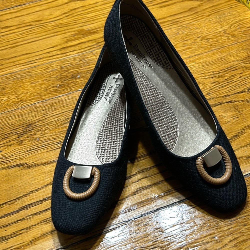 Baretraps Posture + black textile flats with brown buckle. Size 8.5.